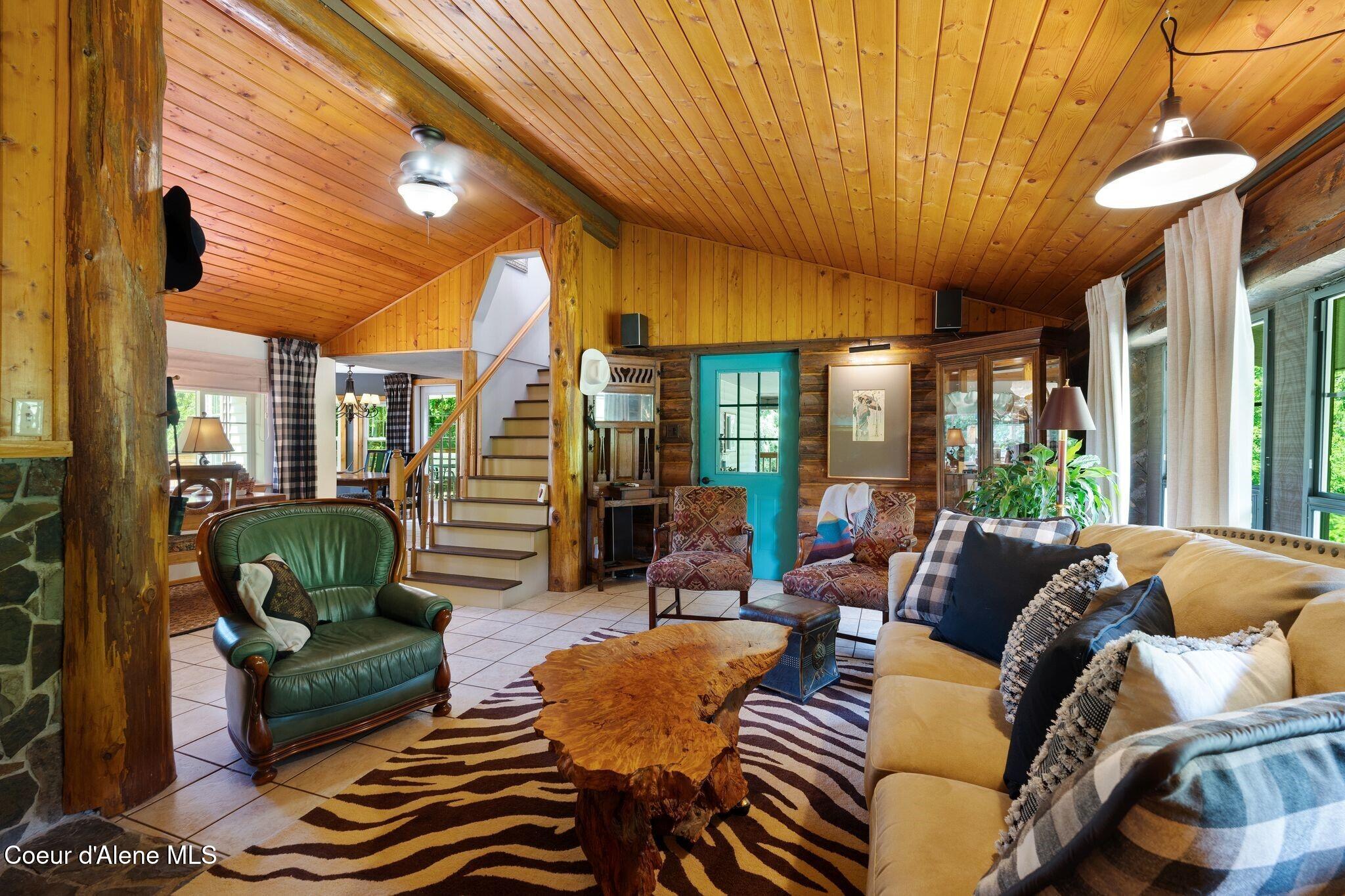 343 West Spring Creek Road Hope, ID 83836 - Photo 15 of 55 Living Room