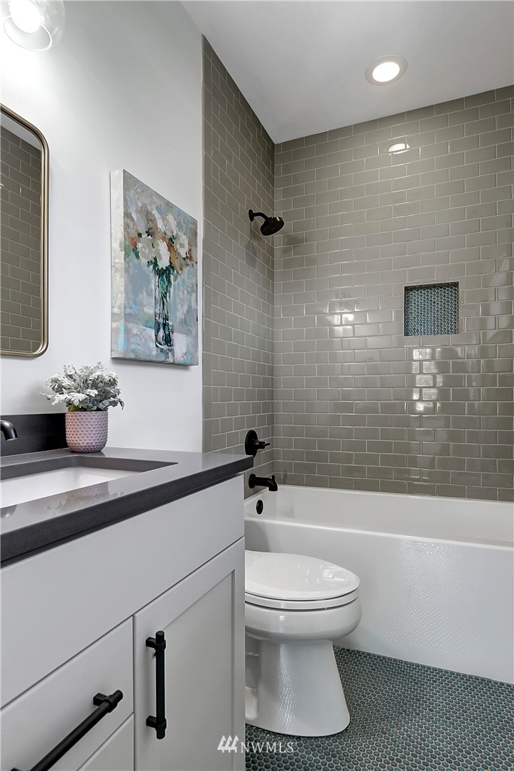 2565 9th Avenue West Seattle, WA 98119 - Photo 18 of 25
