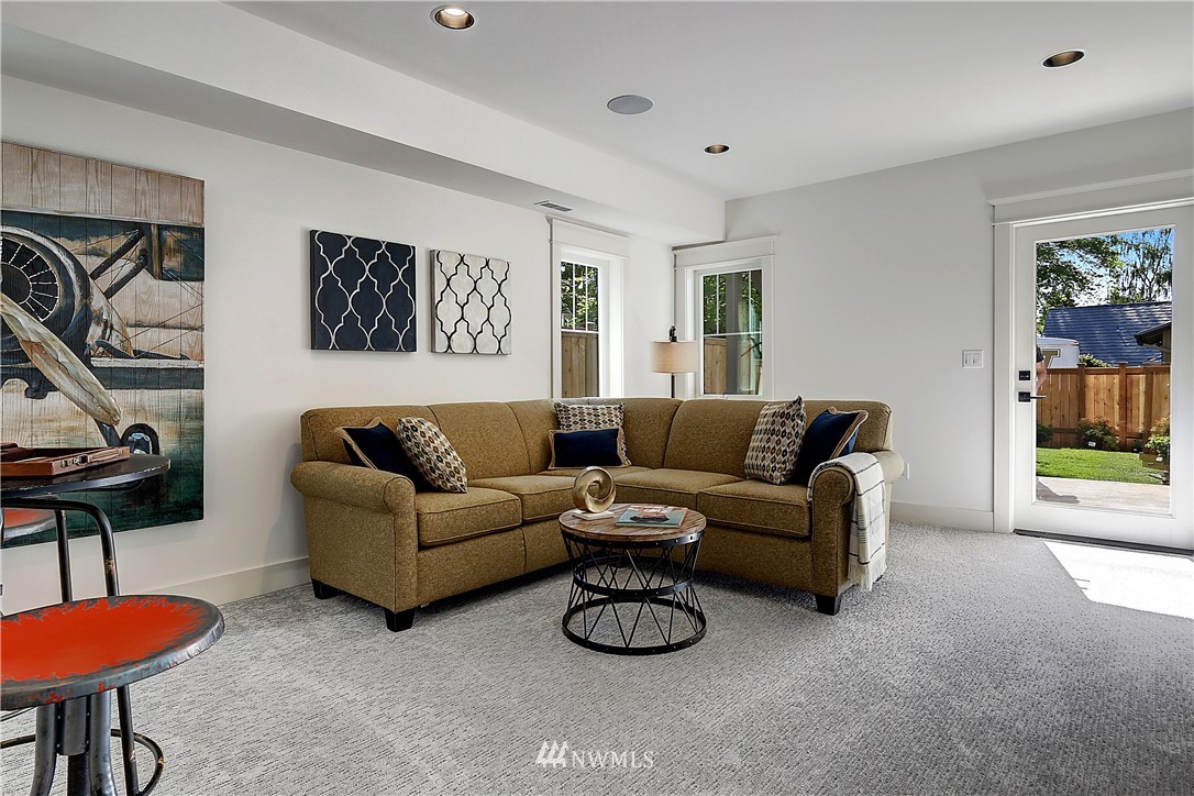 2565 9th Avenue West Seattle, WA 98119 - Photo 21 of 25