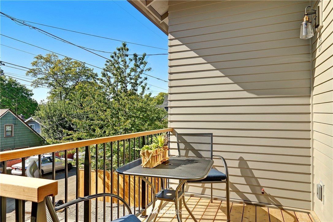 2565 9th Avenue West Seattle, WA 98119 - Photo 22 of 25