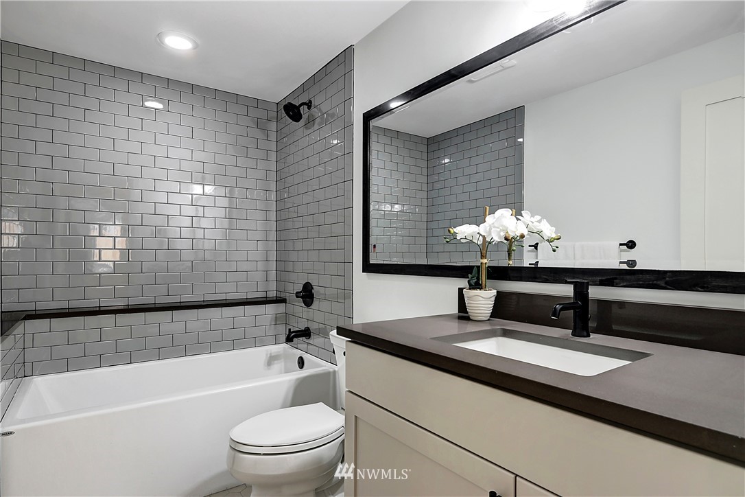 2565 9th Avenue West Seattle, WA 98119 - Photo 24 of 25