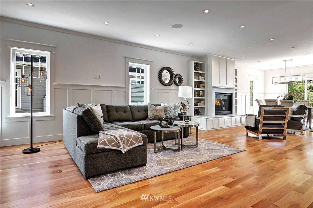 2565 9th Avenue West Seattle, WA 98119 - Photo 4 of 25
