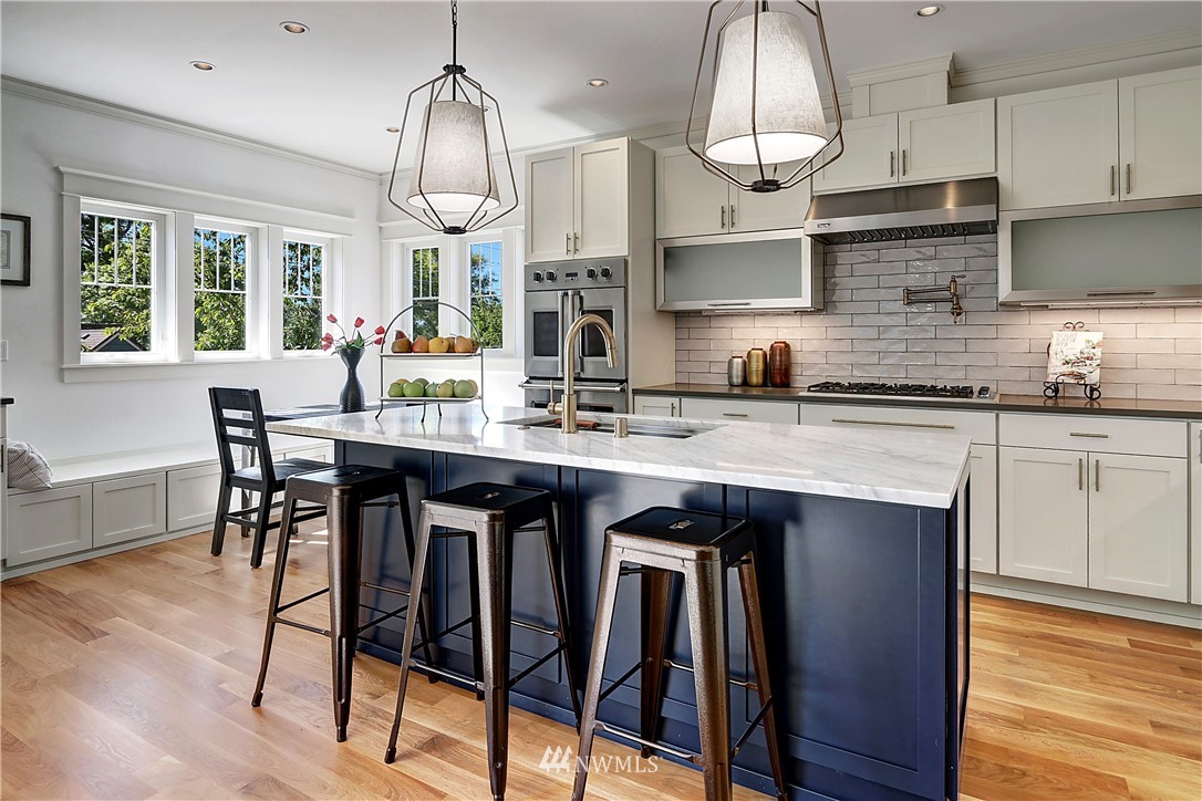 2565 9th Avenue West Seattle, WA 98119 - Photo 9 of 25
