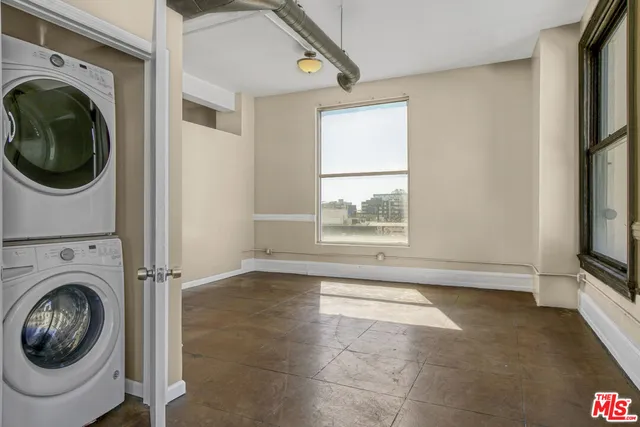 $2,500 | 108 West 2nd Street, Unit 309, Los Angeles, CA 90012