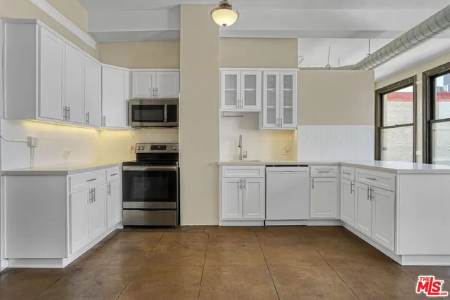 $2,500 | 108 West 2nd Street, Unit 309, Los Angeles, CA 90012