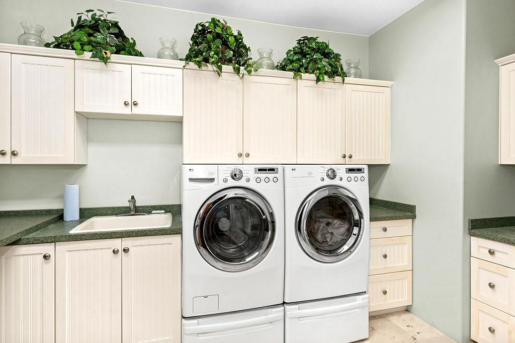 3993 Scenic View Road Moose Lake, MN 55767 - Photo 28 of 48 Laundry room featuring sink, washer and dryer, and cabinets.