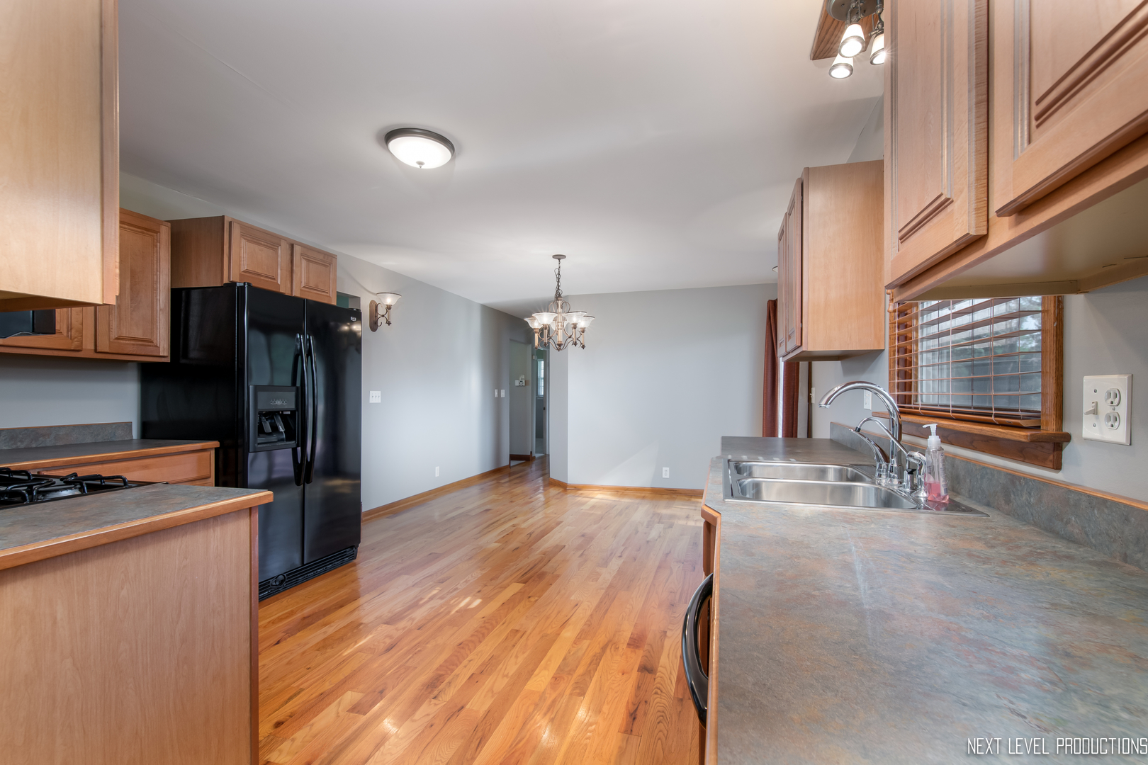 526 Rockwell Road Aurora, IL 60506 - Photo 8 of 24