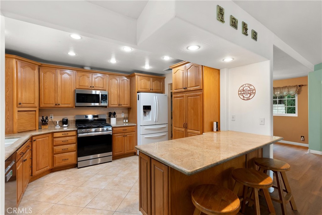 22402 Goldrush Lake Forest, CA 92630 - Photo 9 of 36