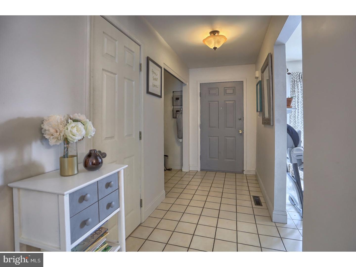 237 Nicole Way Sinking Spring, PA 19608 - Photo 5 of 25 Hallway