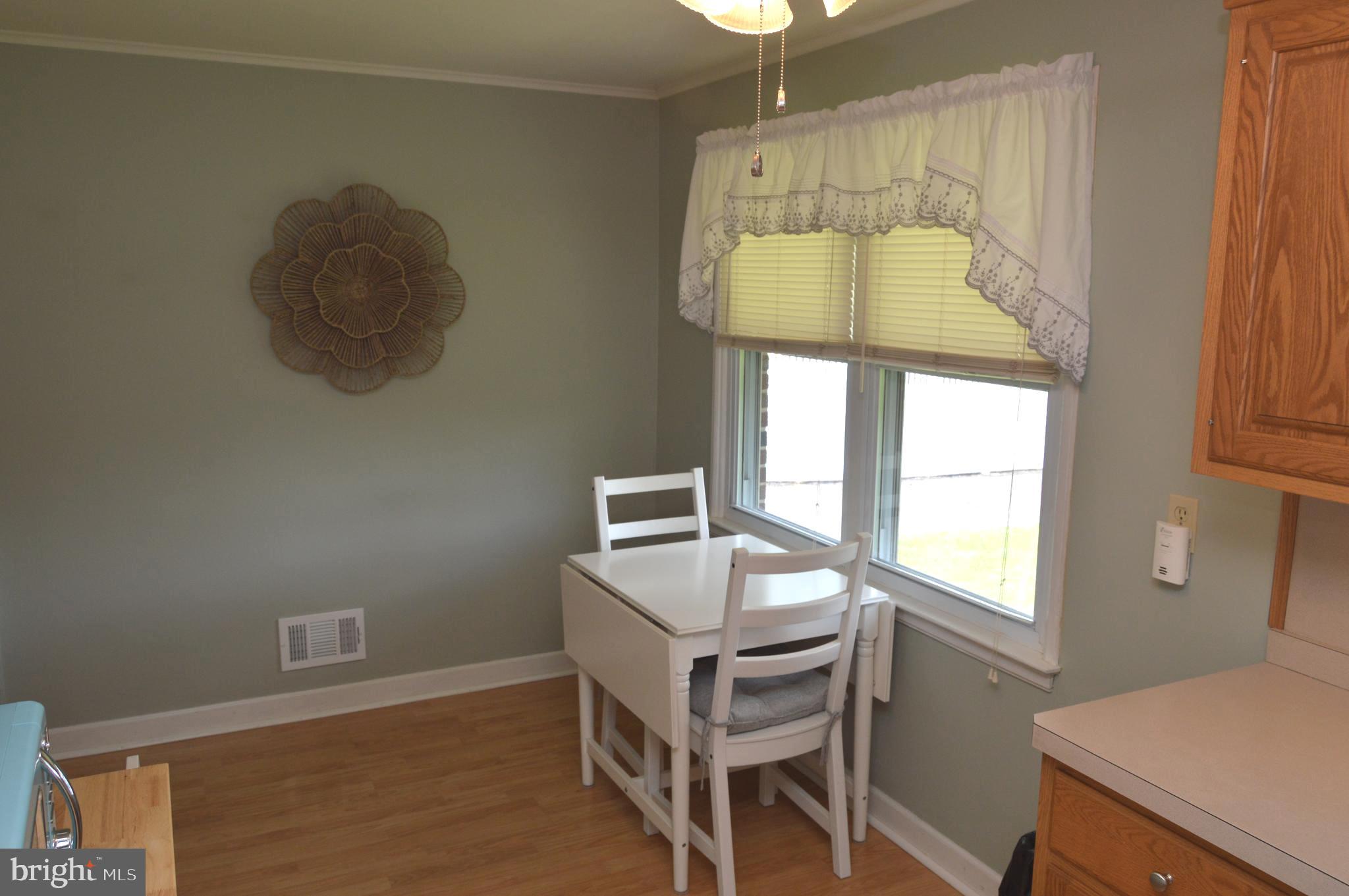 2120 Peters Road Reading, PA 19601 - Photo 7 of 16 Dining Area