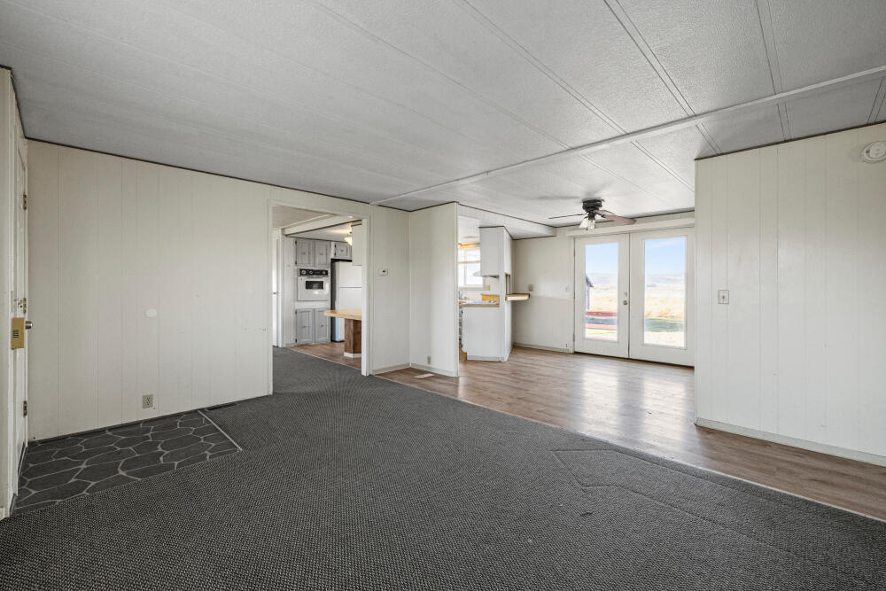 8306 Homedale Road Klamath Falls, OR 97603 - Photo 18 of 52 8216HomedaleRd-3