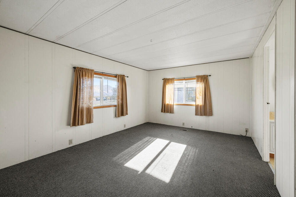 8306 Homedale Road Klamath Falls, OR 97603 - Photo 23 of 52 8216HomedaleRd-13