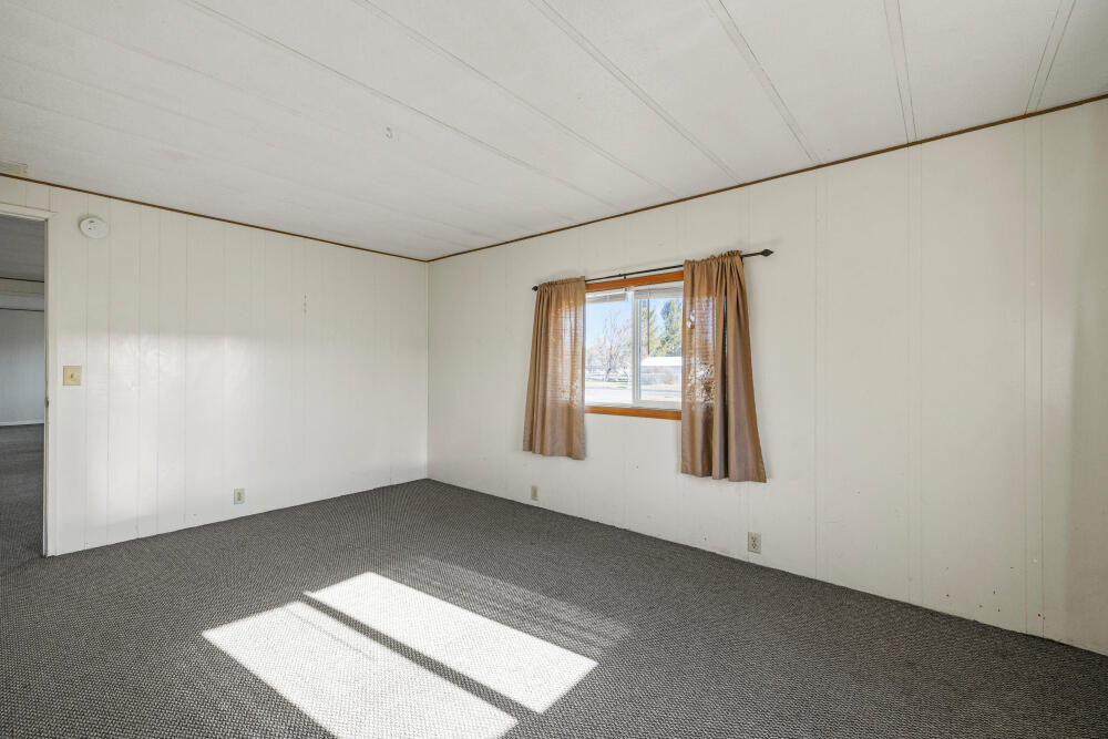8306 Homedale Road Klamath Falls, OR 97603 - Photo 25 of 52 8216HomedaleRd-15