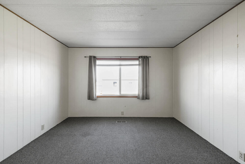 8306 Homedale Road Klamath Falls, OR 97603 - Photo 28 of 52 8216HomedaleRd-18