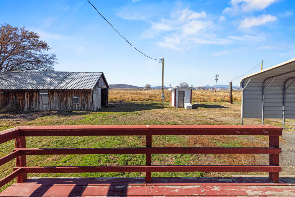 8306 Homedale Road Klamath Falls, OR 97603 - Photo 38 of 52 8216HomedaleRd-38