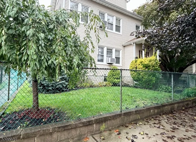 $2,300 | 227 North 15th Street, Bloomfield, NJ 07003