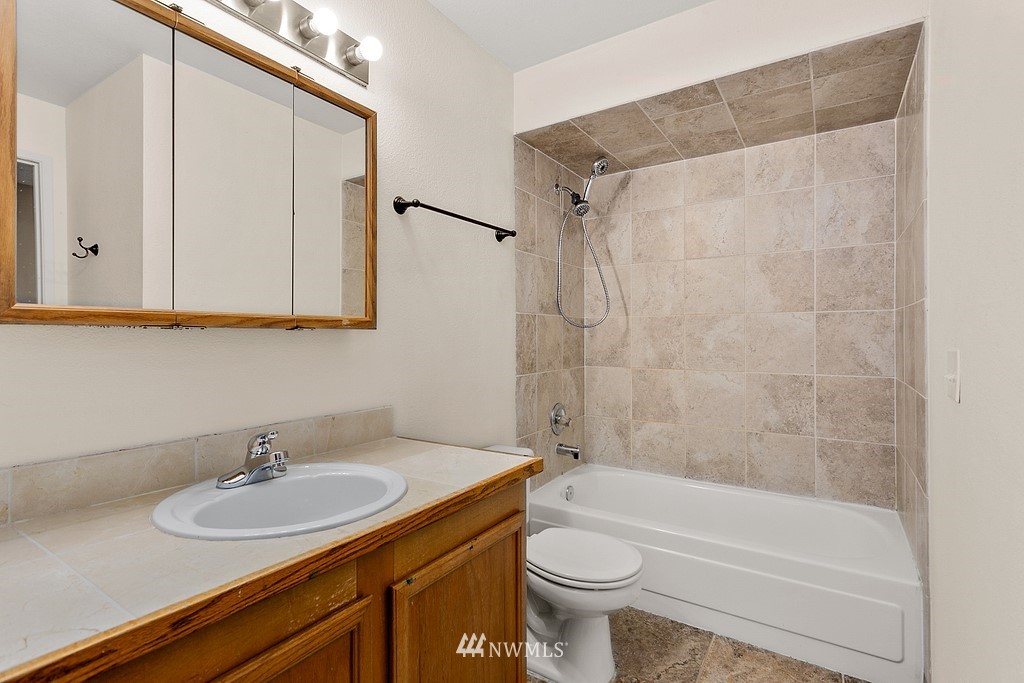 11514 Southeast 175th Street Renton, WA 98055 - Photo 14 of 25 Gallery Image 14