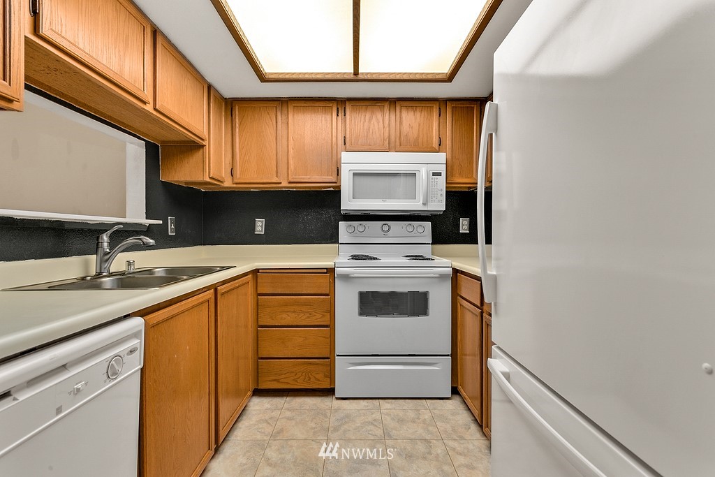 11514 Southeast 175th Street Renton, WA 98055 - Photo 9 of 25 Gallery Image 9