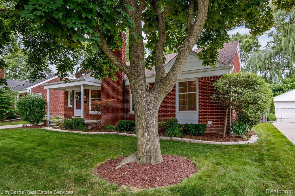 1240 Fairholme Road Grosse Pointe Woods, MI 48236 - Photo 2 of 17