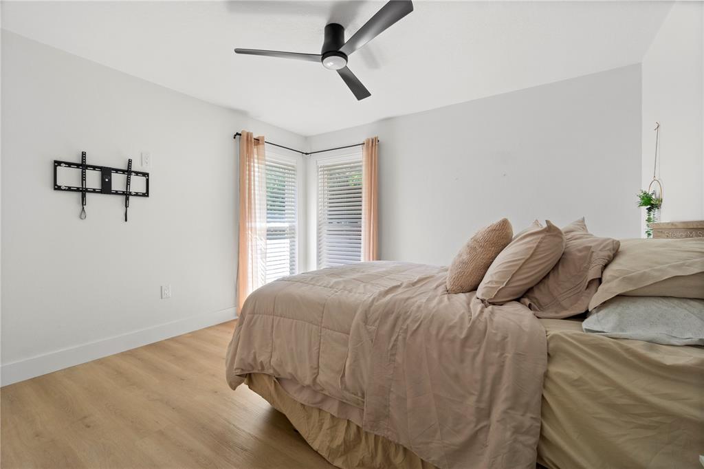 565 Sandy Hook Road Palm Harbor, FL 34683 - Photo 24 of 33 a bedroom with a bed and a window