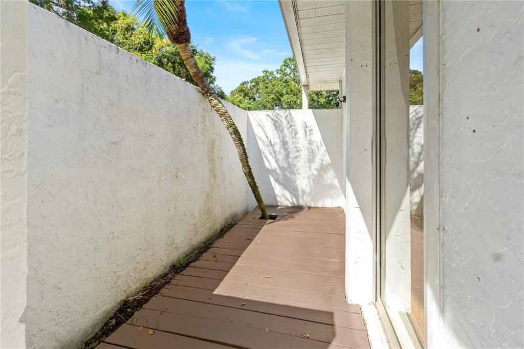 565 Sandy Hook Road Palm Harbor, FL 34683 - Photo 32 of 33 a view of balcony with furniture