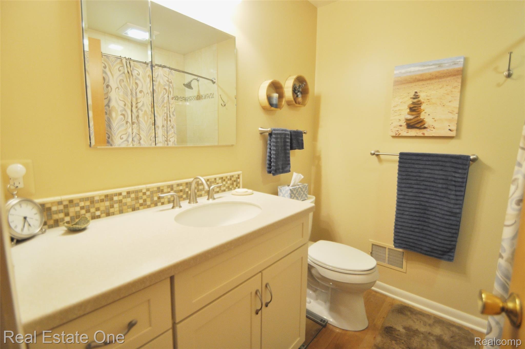 807 Ironstone Drive Rochester, MI 48309 - Photo 23 of 38 24.JPG