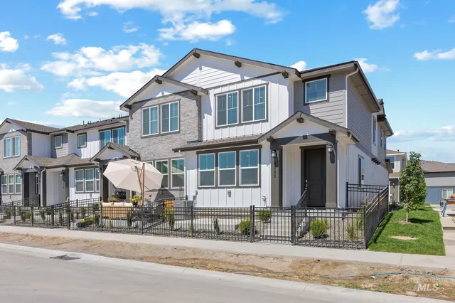 $2,450 | 4242 West Perspective Street, Eagle, ID 83616