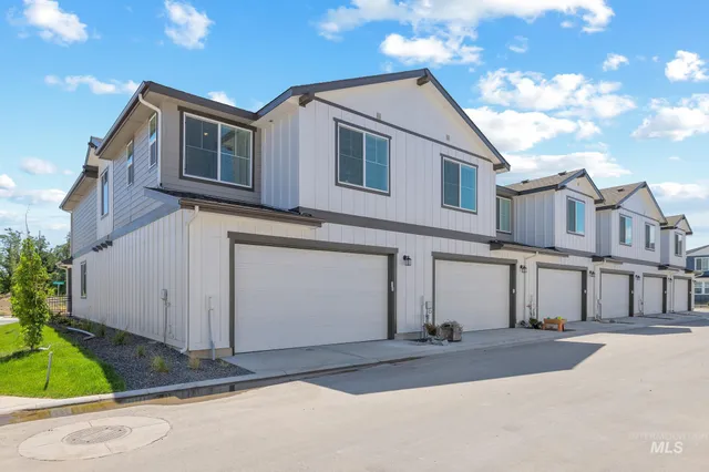 $2,450 | 4242 West Perspective Street, Eagle, ID 83616