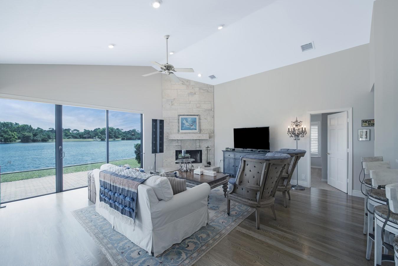 1600 Southwest 19th Avenue Boca Raton, FL 33486 - Photo 7 of 37 Vaulted Ceilings