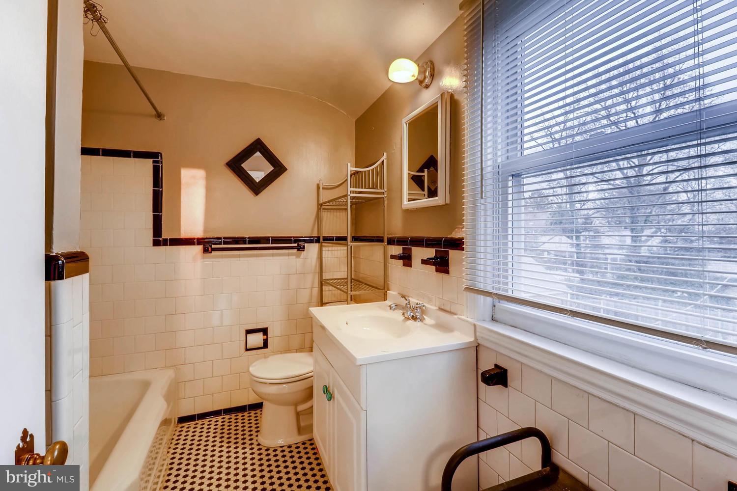 4225 Colonial Road Baltimore, MD 21208 - Photo 22 of 27 Bath