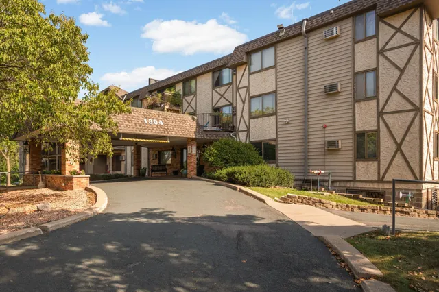 $225,000 | 1304 West Medicine Lake Drive, Unit 202, Plymouth, MN 55441
