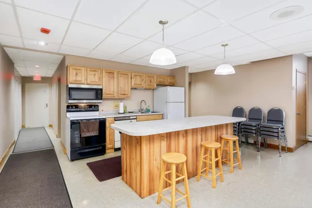 $225,000 | 1304 West Medicine Lake Drive, Unit 202, Plymouth, MN 55441