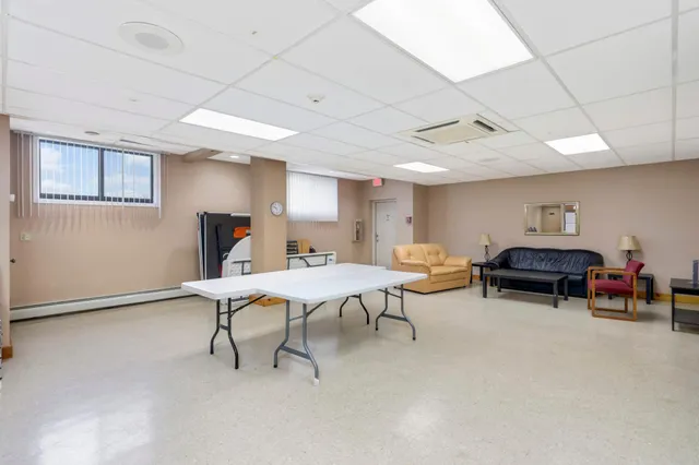 $225,000 | 1304 West Medicine Lake Drive, Unit 202, Plymouth, MN 55441