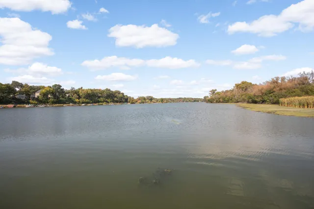 $225,000 | 1304 West Medicine Lake Drive, Unit 202, Plymouth, MN 55441