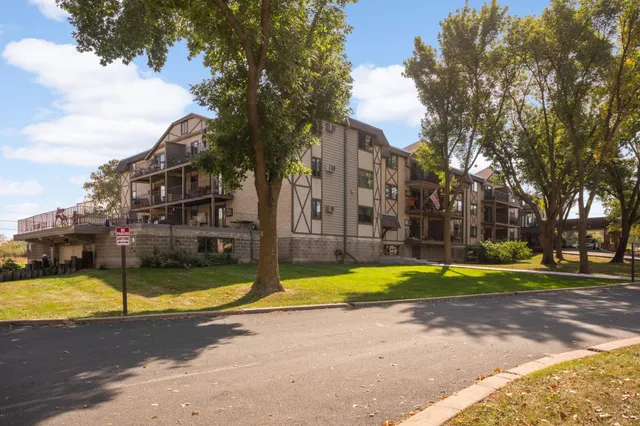 $225,000 | 1304 West Medicine Lake Drive, Unit 202, Plymouth, MN 55441