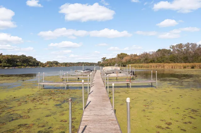 $225,000 | 1304 West Medicine Lake Drive, Unit 202, Plymouth, MN 55441