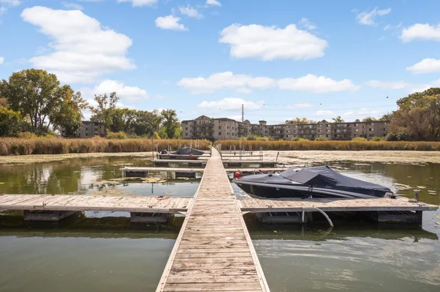 $225,000 | 1304 West Medicine Lake Drive, Unit 202, Plymouth, MN 55441