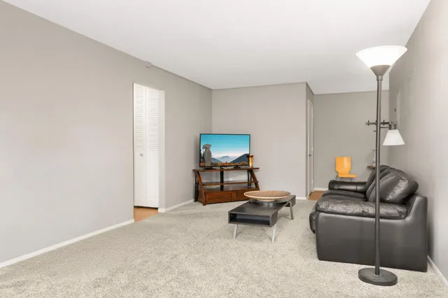 $225,000 | 1304 West Medicine Lake Drive, Unit 202, Plymouth, MN 55441