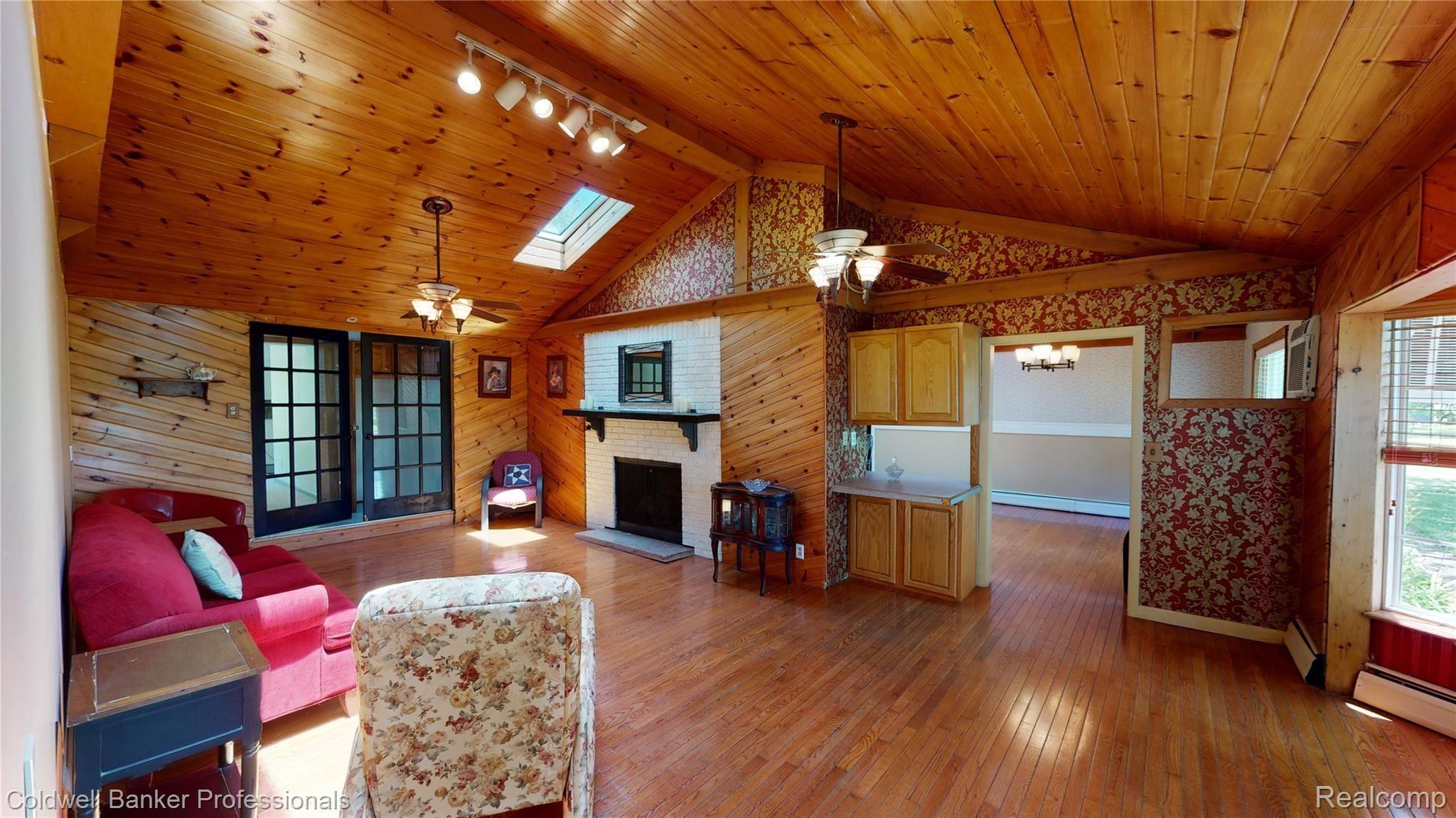 4094 West Willard Road Birch Run, MI 48415 - Photo 19 of 59 Living from bedroom hall.jpg