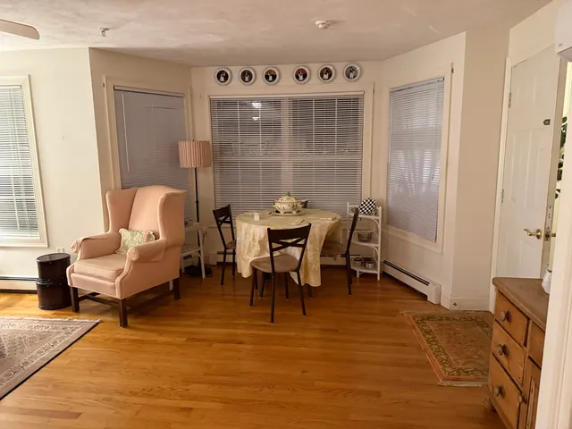 a view of a livingroom with furniture and a dining table