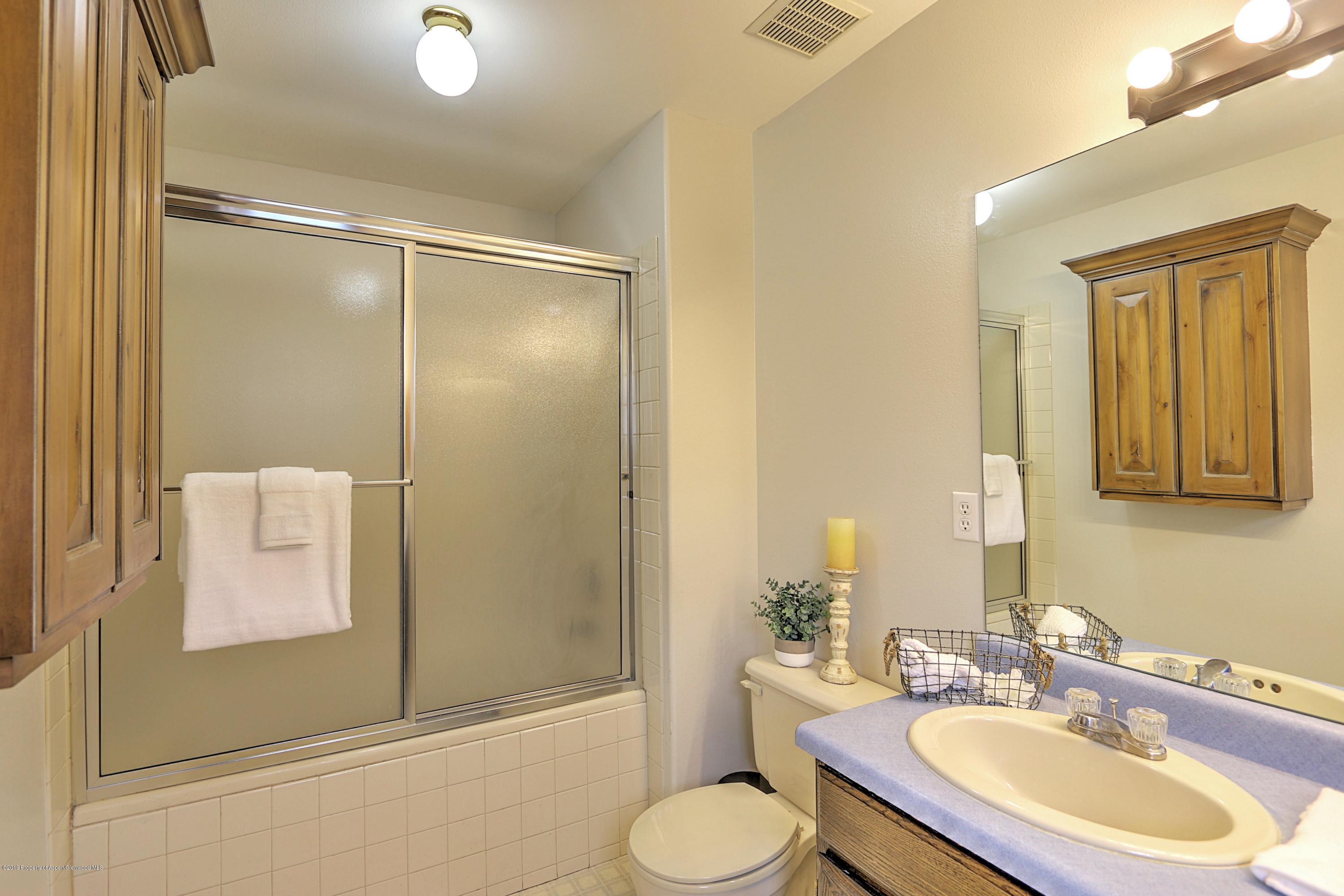 603 Ginseng Road New Castle, CO 81647 - Photo 11 of 16 Master Bath.