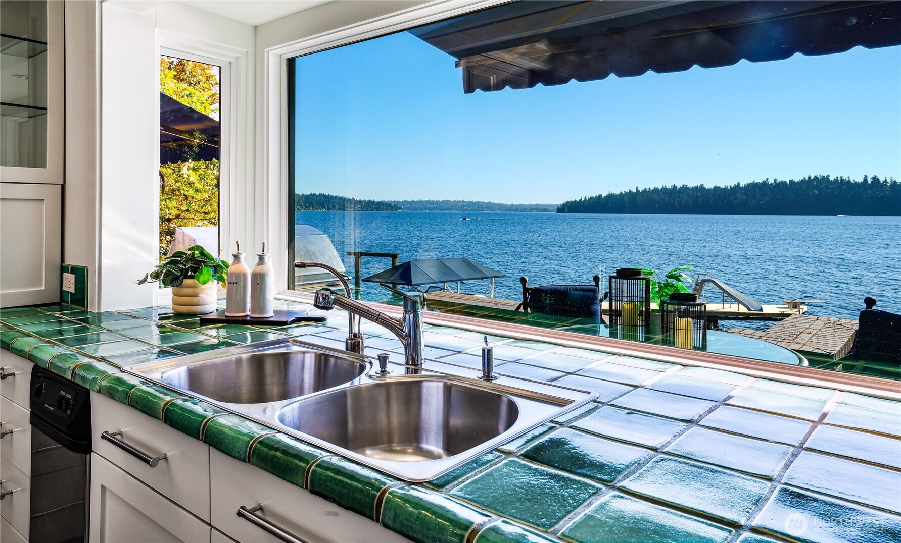 18 Holly Lane Mercer Island, WA 98040 - Photo 12 of 39 a kitchen with a sink and granite floor