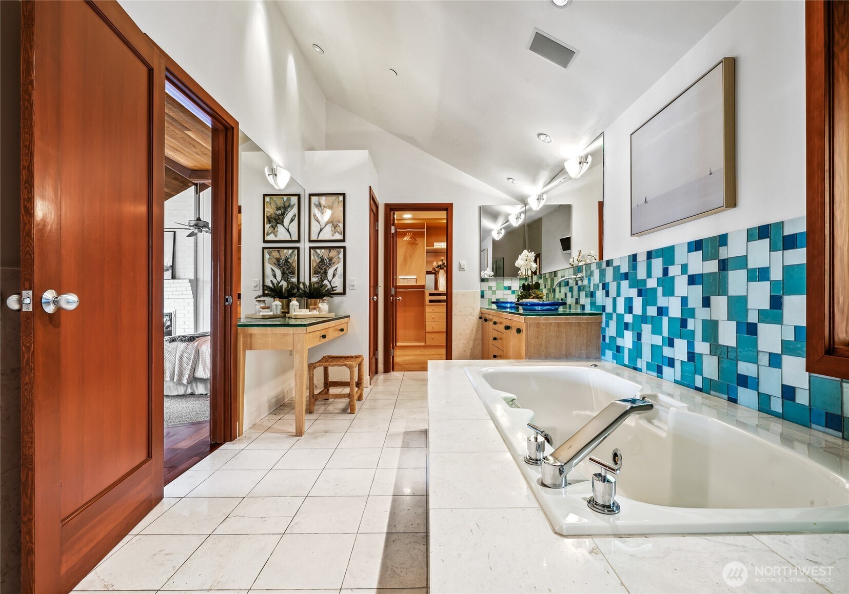 18 Holly Lane Mercer Island, WA 98040 - Photo 19 of 39 a bathroom with a bathtub and shower