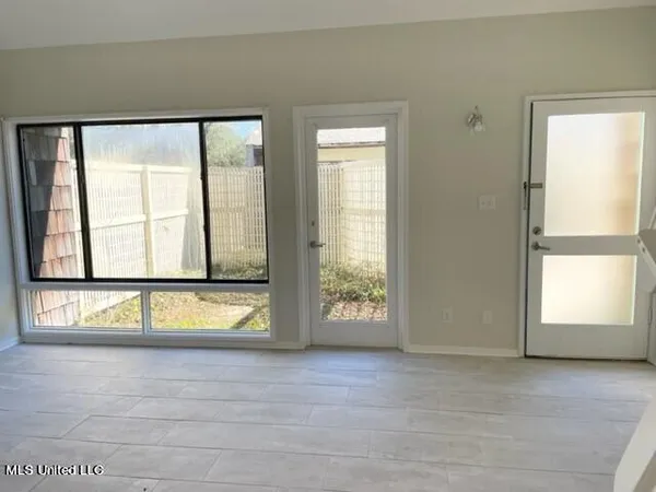 $105,000 | 828 Oakleigh Avenue, Unit 9, Gulfport, MS 39507