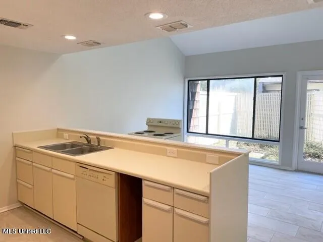 $105,000 | 828 Oakleigh Avenue, Unit 9, Gulfport, MS 39507