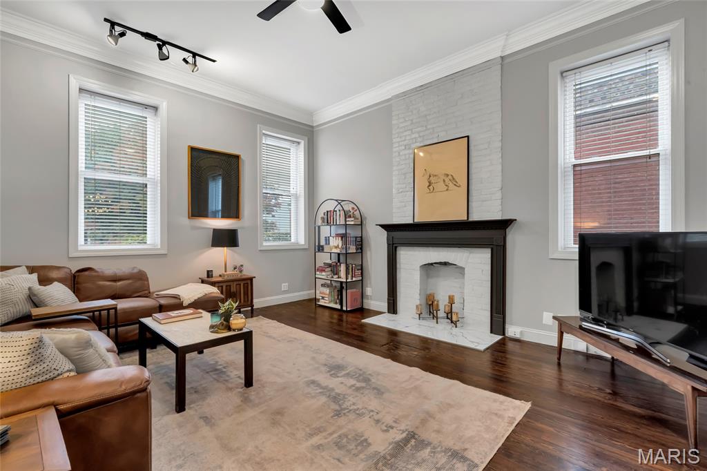 1901 Oregon Avenue St. Louis, MO 63104 - Photo 3 of 29