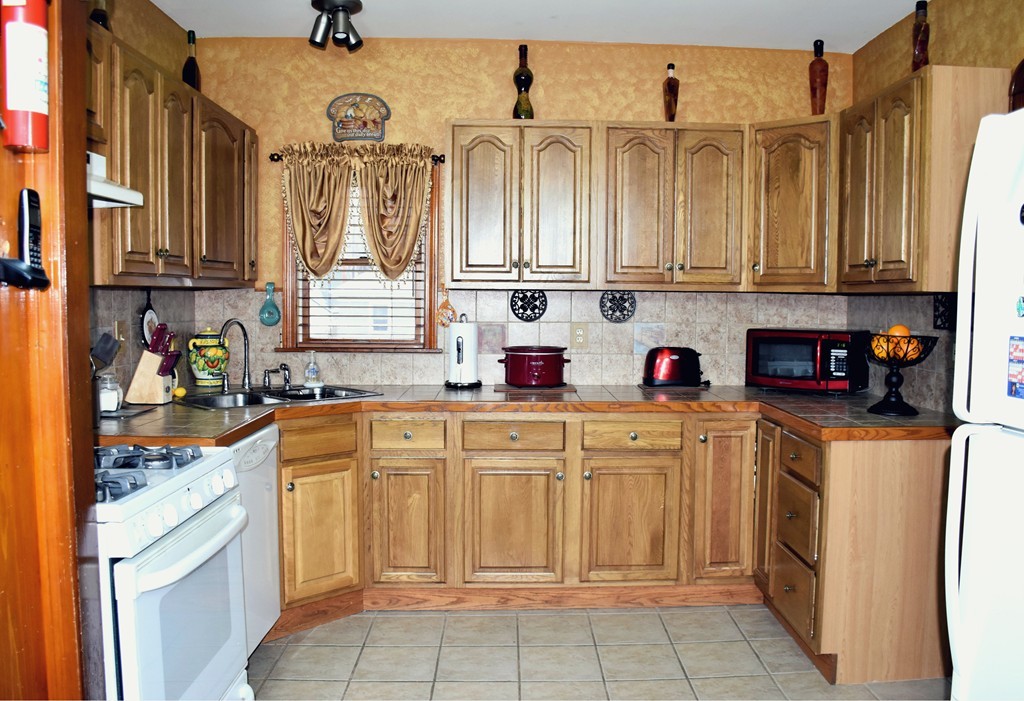 144 Spencer Street Fall River, MA 02721 - Photo 7 of 30 Gallery Image 7