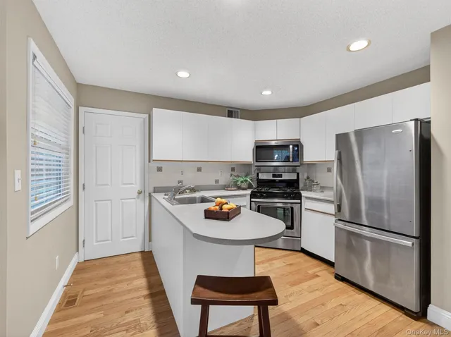 $435,000 | 188 Eagle Ridge Way, Nanuet, NY 10954