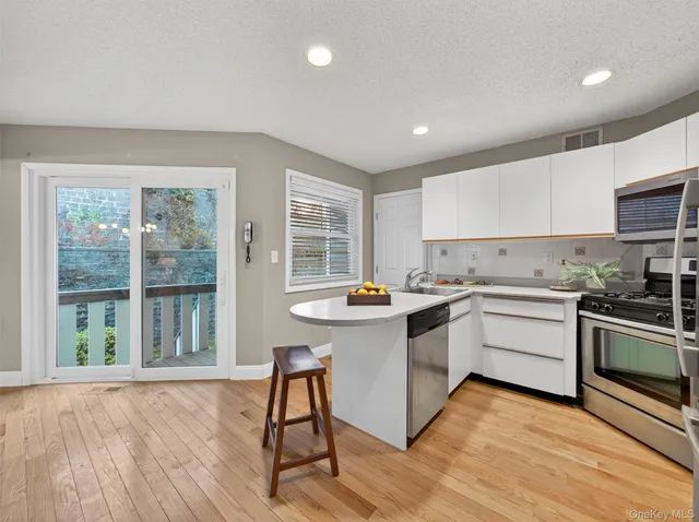 $435,000 | 188 Eagle Ridge Way, Nanuet, NY 10954