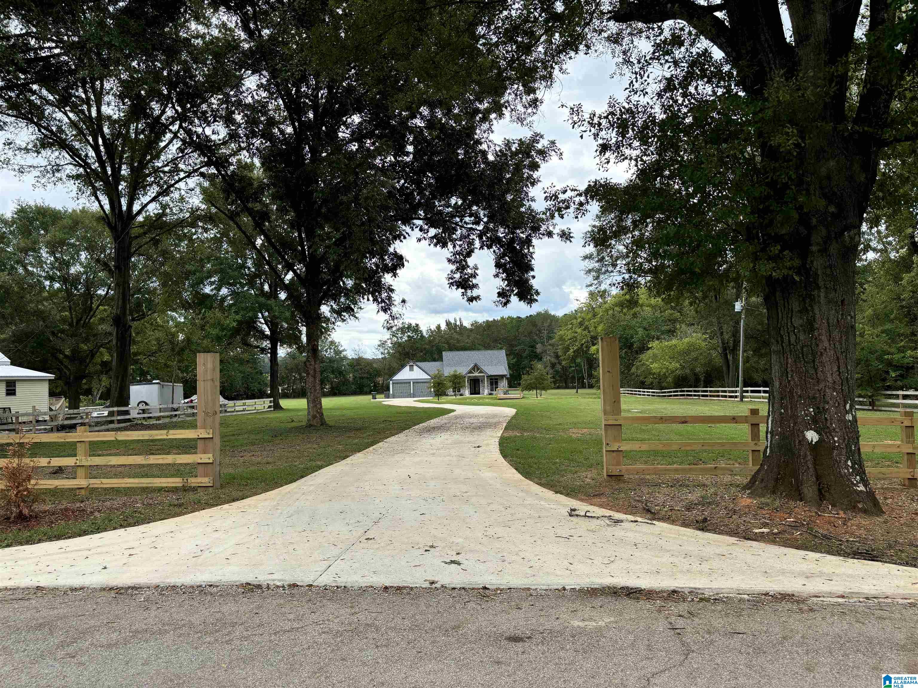 234 Mcgowan Road Wilsonville, AL 35186 - Photo 2 of 28